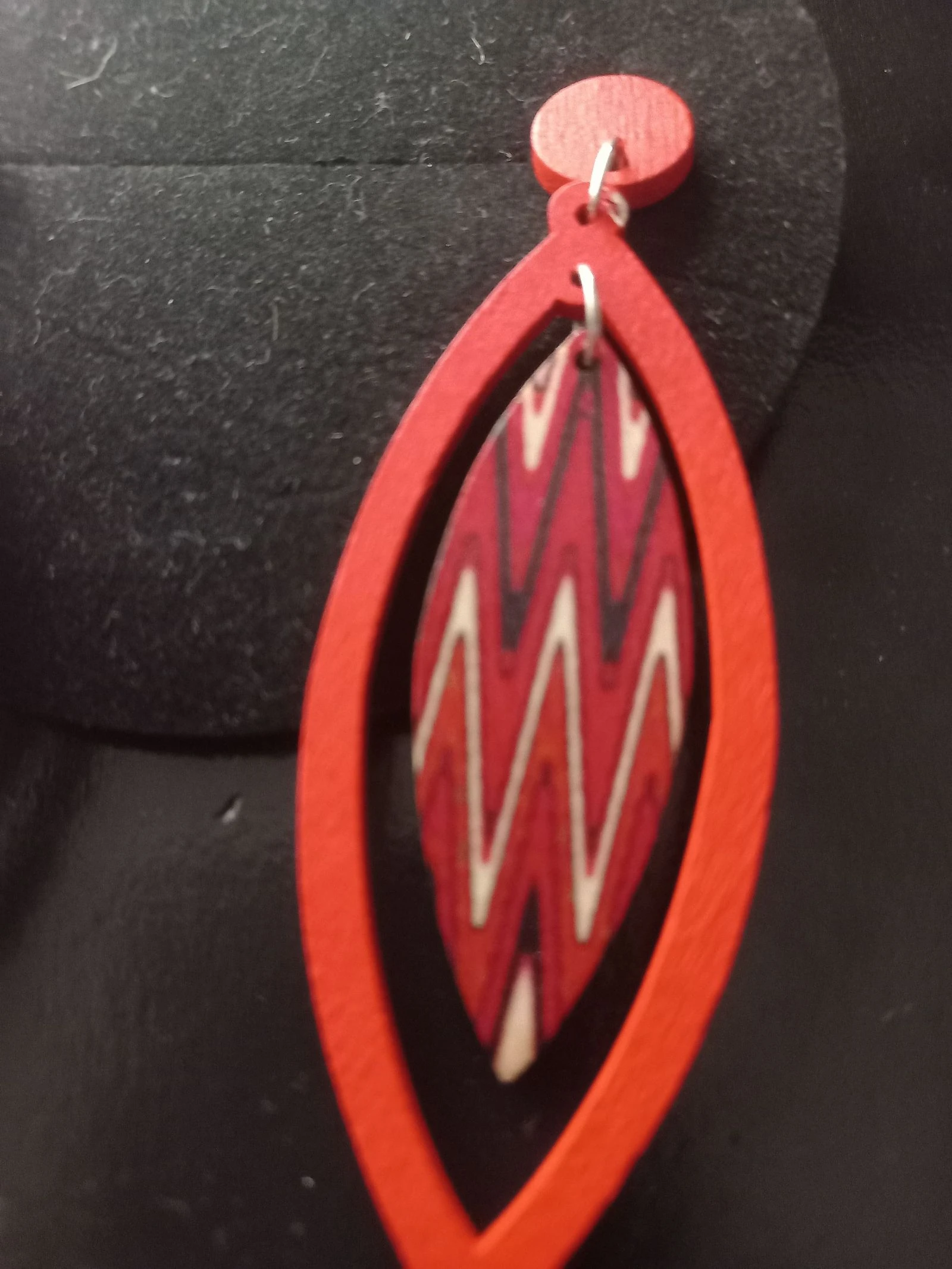Painted wooden leaf earrings – photo 2